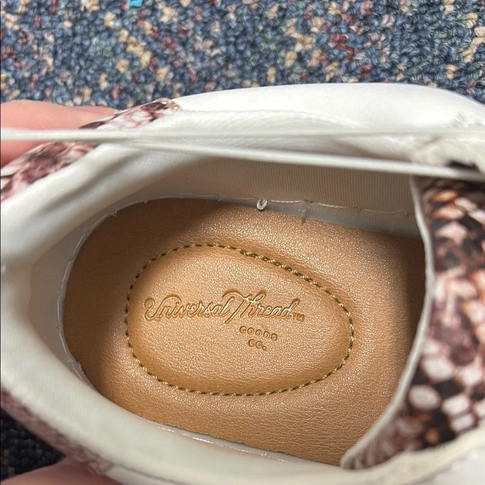 NWT Universal Thread White and Orange Sneakers with Fashionable Accents size 5 - Picture 12 of 16